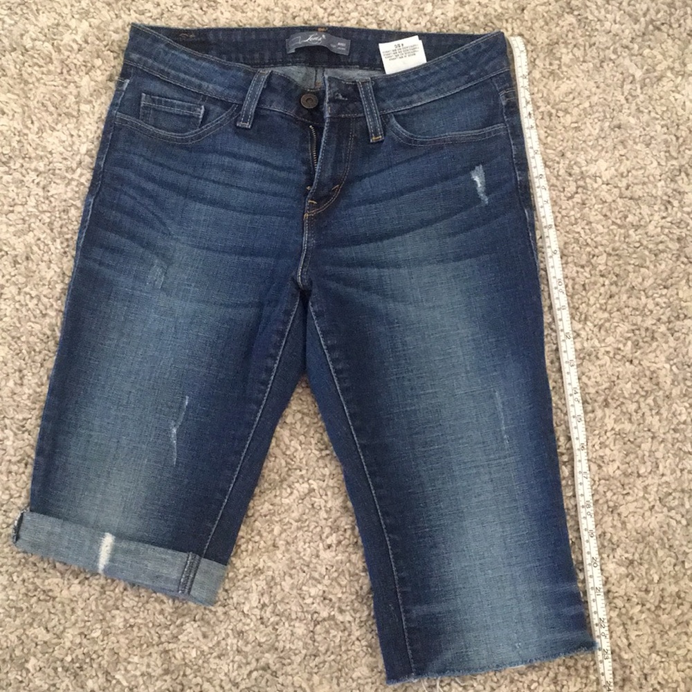 Levi’s Stretch Cropped Shorts